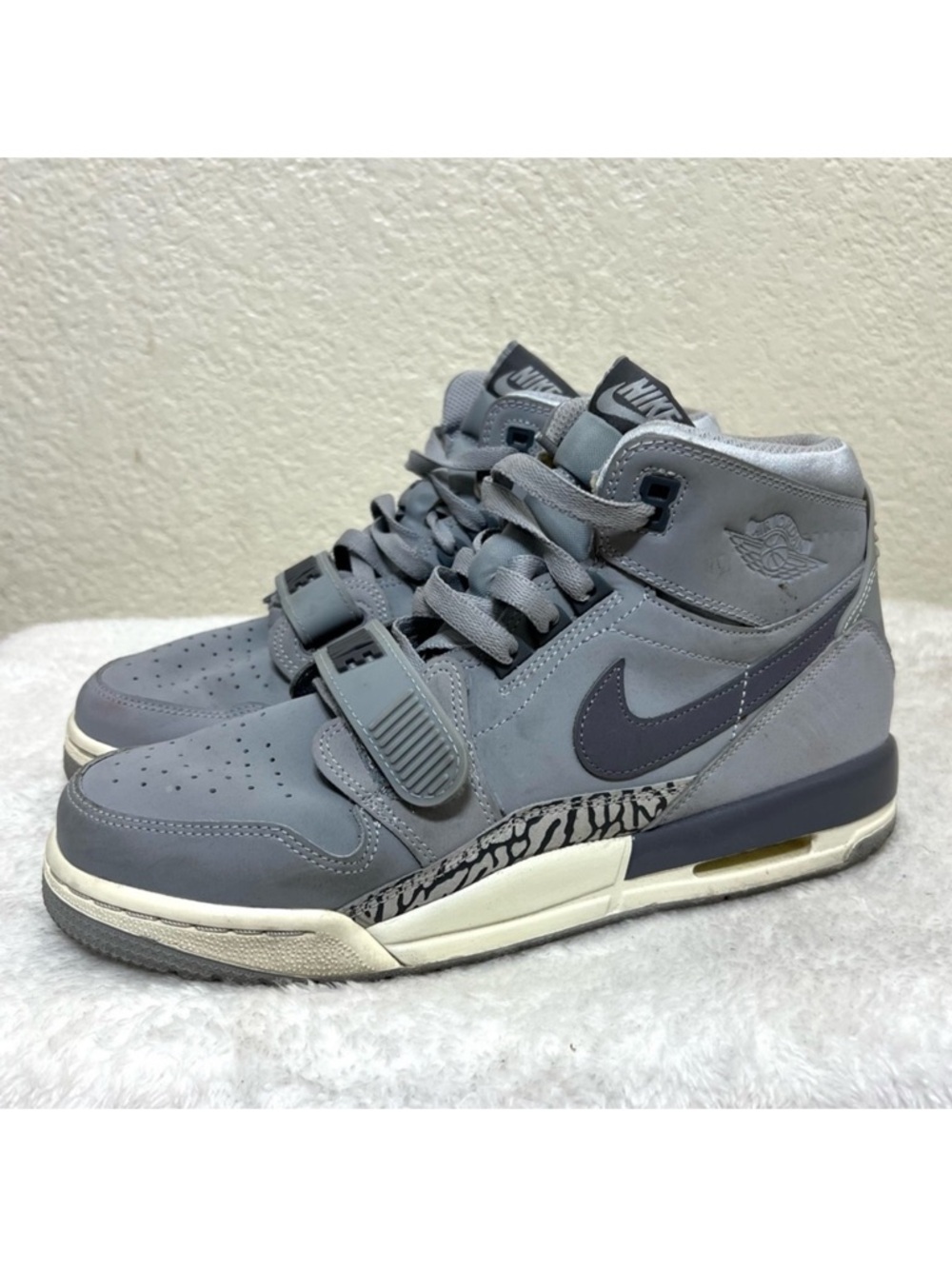 Air Jordan Legacy 312 Wolf Grey Size 7 youth